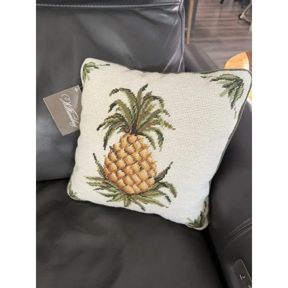 Vintage Williamsburg Needlepoint Pineapple Throw Pillows Set of 2 NWT Decorative